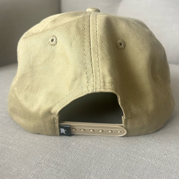 NWOT. Grizzly brand khaki flat beak SnapBack. - Picture 3 of 3